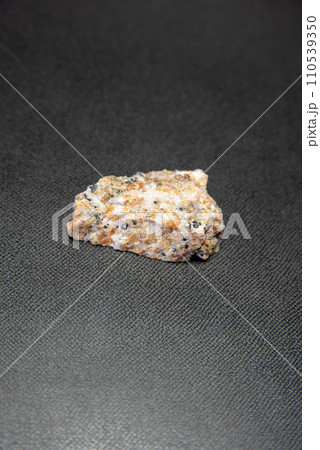 珪酸亜鉛鉱と方解石 110539350