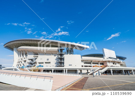 「埼玉県」快晴の青空と埼玉スタジアム2002の風景 「埼玉県」快晴の青空と埼玉スタジアム2002の風景 110539690