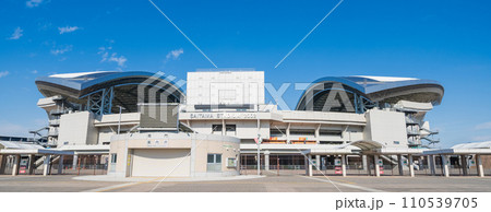 「埼玉県」快晴の青空と埼玉スタジアム2002の風景 「埼玉県」快晴の青空と埼玉スタジアム2002の風景 110539705