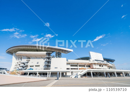 「埼玉県」快晴の青空と埼玉スタジアム2002の風景 「埼玉県」快晴の青空と埼玉スタジアム2002の風景 110539710