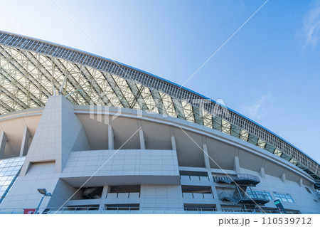 「埼玉県」快晴の青空と埼玉スタジアム2002の風景 「埼玉県」快晴の青空と埼玉スタジアム2002の風景 110539712
