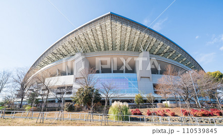 「埼玉県」快晴の青空とさいたまスタジアム2002の風景 110539845