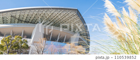 「埼玉県」快晴の青空とさいたまスタジアム2002の風景 110539852