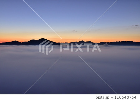 黒井城跡からの篠山盆地の丹波霧（雲海） 110540754