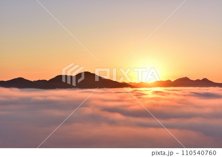 黒井城跡からの篠山盆地の丹波霧(雲海) 黒井城跡からの篠山盆地の丹波霧(雲海) 110540760