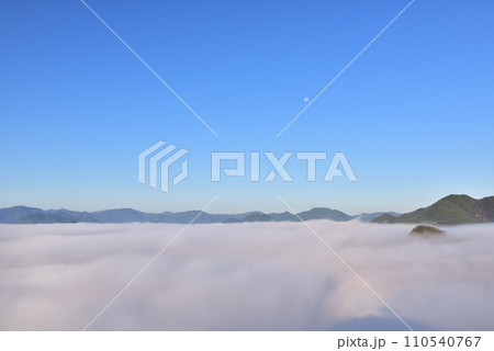 黒井城跡からの篠山盆地の丹波霧（雲海） 110540767