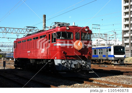 水戸で離合するED75形電気機関車と常磐線のE531系 水戸で離合するED75形電気機関車と常磐線のE531系 110540878
