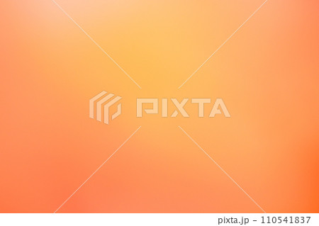 オレンジ色系シンプルな背景　グラデーション 110541837
