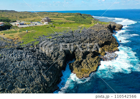 沖縄本島最北端の辺戸岬 110542566