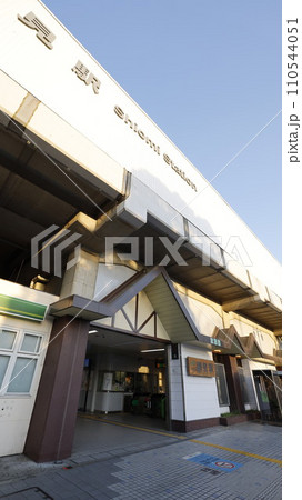 JR京葉線の潮見駅 JR京葉線の潮見駅 110544051