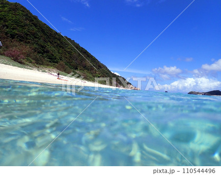 沖縄・慶良間諸島・座間味・阿嘉島北浜（ニシバマ）ビーチ 110544496