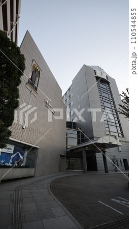 東京都内ある日本カトリック会館の建物 東京都内ある日本カトリック会館の建物 110544855