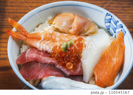 海鮮丼 110545167