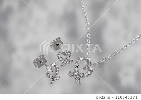 ハートのネックレスとピアス ハートのネックレスとピアス 110545371