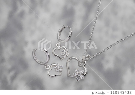 ハートのネックレスとピアス ハートのネックレスとピアス 110545438