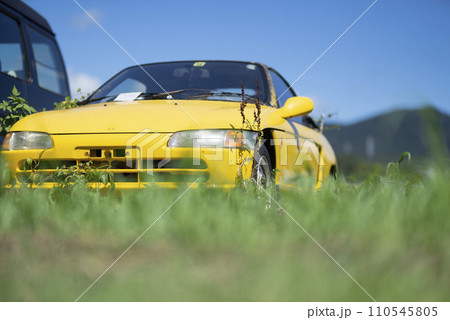 放置された自動車 110545805