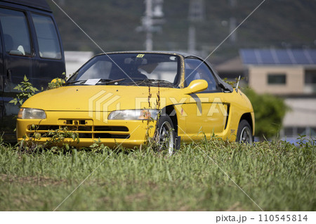 放置された自動車 110545814