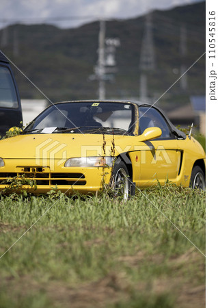 放置された自動車 放置された自動車 110545816