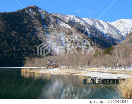 冬の日光湯ノ湖畔 冬の日光湯ノ湖畔 110546842