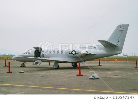 展示中の米海兵隊の輸送機 UC-35D 110547247