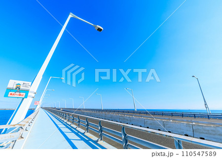 冬の新北九州空港連絡橋　福岡県京都郡 110547589