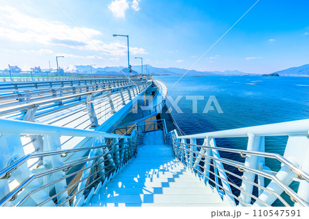 冬の新北九州空港連絡橋 福岡県京都郡 冬の新北九州空港連絡橋 福岡県京都郡 110547591