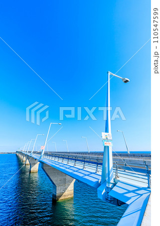 冬の新北九州空港連絡橋 福岡県京都郡 冬の新北九州空港連絡橋 福岡県京都郡 110547599