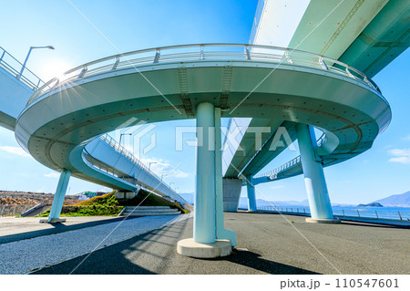 冬の新北九州空港連絡橋 福岡県京都郡 冬の新北九州空港連絡橋 福岡県京都郡 110547601