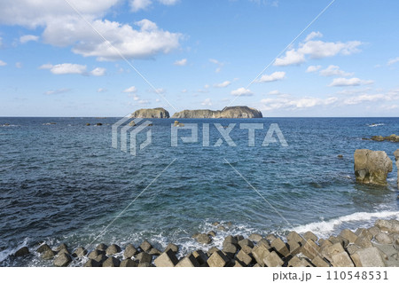 新島の三郎浜から眺める太平洋 新島の三郎浜から眺める太平洋 110548531
