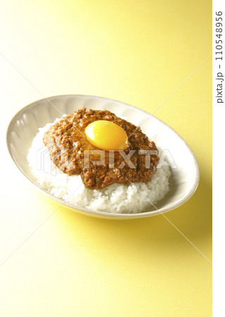 卵黄乗せキーマカレー 卵黄乗せキーマカレー 110548956