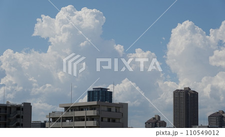 大阪の夏空 110549012
