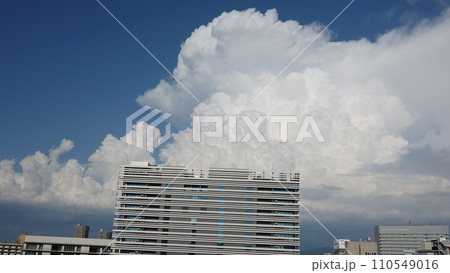 大阪の夏空 110549016
