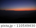 ナガルコットから見たヒマラヤのサンライズ 110549430