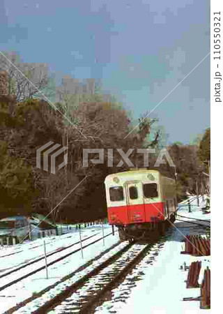 雪の養老渓谷駅① 110550321