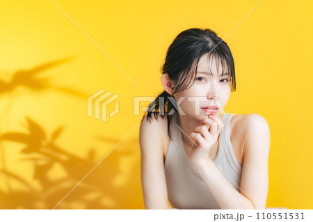 ミドル女性の美容ポートレート 110551531