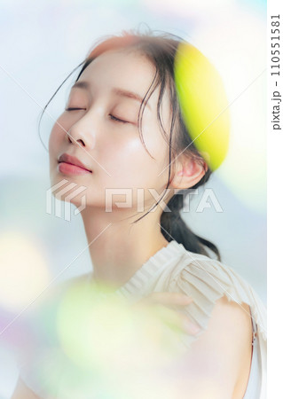 ナチュラルメイクの女性の美容イメージ 110551581