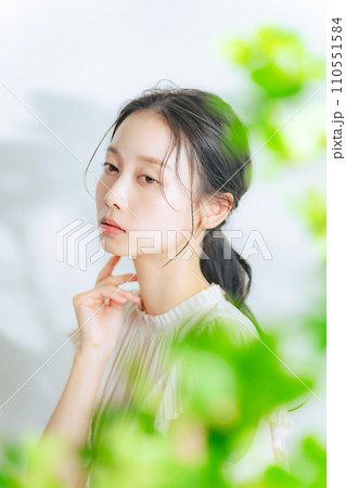 ナチュラルメイクの女性の美容イメージ 110551584