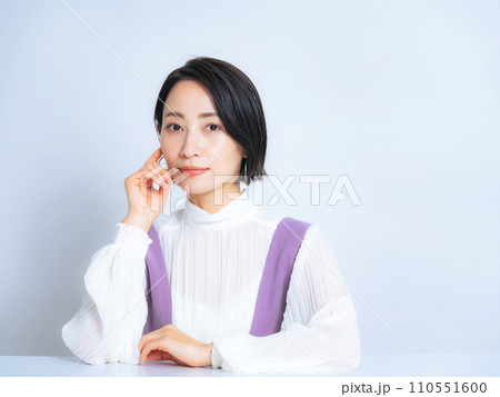 ミドル女性の美容ポートレート 110551600