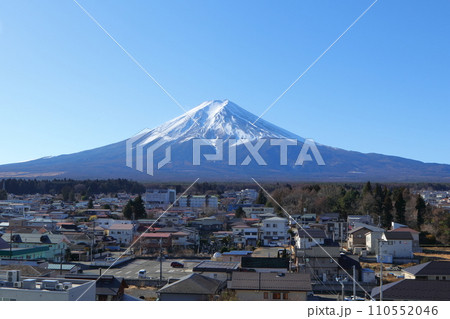 山梨県 富士山駅展望デッキからの富士山 2022年 冬 山梨県 富士山駅展望デッキからの富士山 2022年 冬 110552046