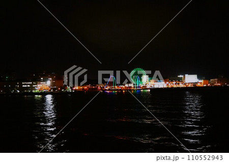 夜の清水港の風景 110552943