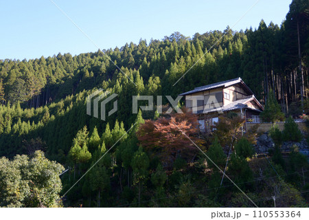高雄　高雄・周山街道の民家　京都市右京区梅ヶ畑 110553364