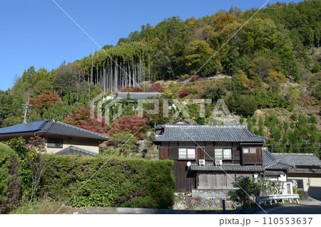 高雄　周山街道の集落　京都市右京区梅ヶ畑 110553637