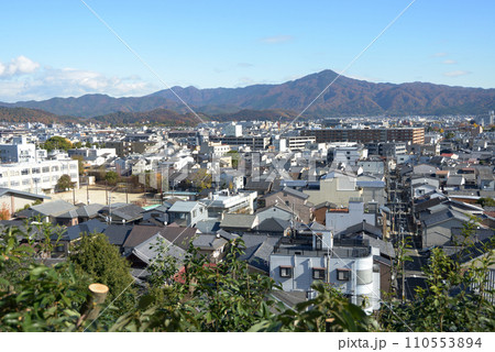 秋の建勲神社　境内かな市内を展望　京都市北区紫野 110553894