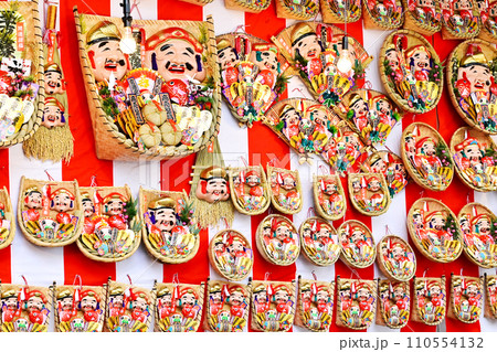 十日戎の縁起物 えべっさん 大阪今宮戎神社 商売繁盛の神様 恵比寿様 御神徳飾り イメージ素材 十日戎の縁起物 えべっさん 大阪今宮戎神社 商売繁盛の神様 恵比寿様 御神徳飾り イメージ素材 110554132