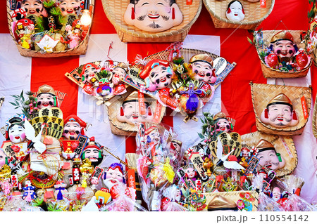 十日戎の縁起物 えべっさん 大阪今宮戎神社 商売繁盛の神様 恵比寿様 御神徳飾り イメージ素材 十日戎の縁起物 えべっさん 大阪今宮戎神社 商売繁盛の神様 恵比寿様 御神徳飾り イメージ素材 110554142