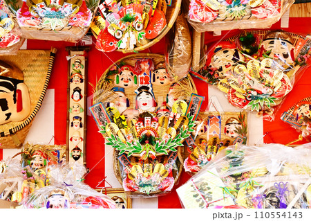 十日戎の縁起物 えべっさん 大阪今宮戎神社 商売繁盛の神様 恵比寿様 御神徳飾り イメージ素材 十日戎の縁起物 えべっさん 大阪今宮戎神社 商売繁盛の神様 恵比寿様 御神徳飾り イメージ素材 110554143