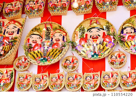 十日戎の縁起物 えべっさん 大阪今宮戎神社 商売繁盛の神様 恵比寿様 御神徳飾り イメージ素材の写真素材 [110554220] - PIXTA