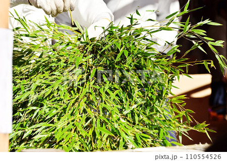 縁起物の福笹 えべっさん 大阪今宮戎神社 商売繁盛の神様 十日戎の風景 御神徳飾り イメージ素材 縁起物の福笹 えべっさん 大阪今宮戎神社 商売繁盛の神様 十日戎の風景 御神徳飾り イメージ素材 110554526