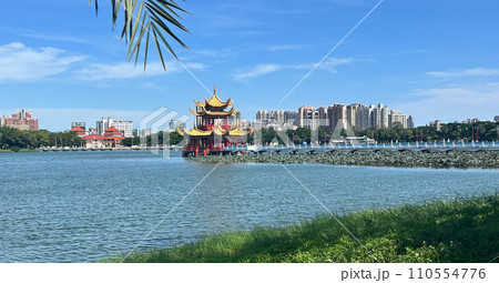 高雄市の観光名所の五里亭 110554776