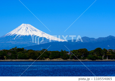 富士山と海 110554865